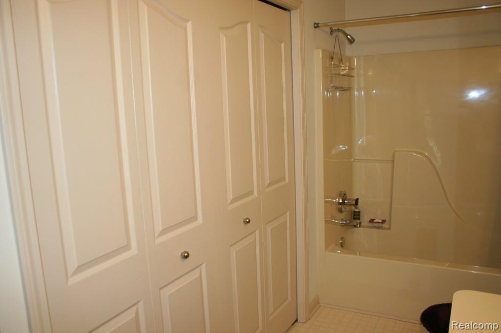 47145 Eastbourne Road Canton, MI 48188 - Photo 38 of 49 2014-05-12 14.50