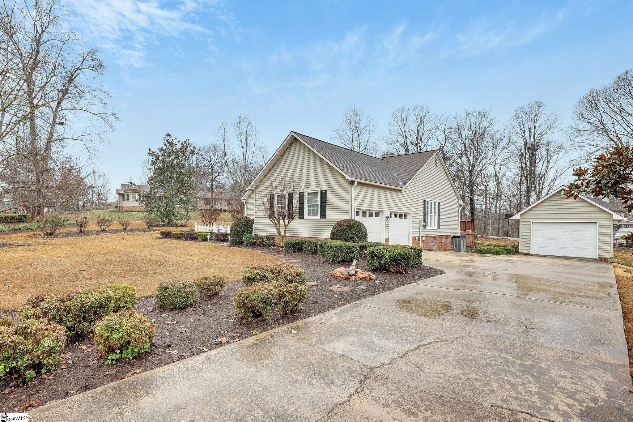 503 Hampton Road Liberty, SC 29657 - Photo 3 of 32