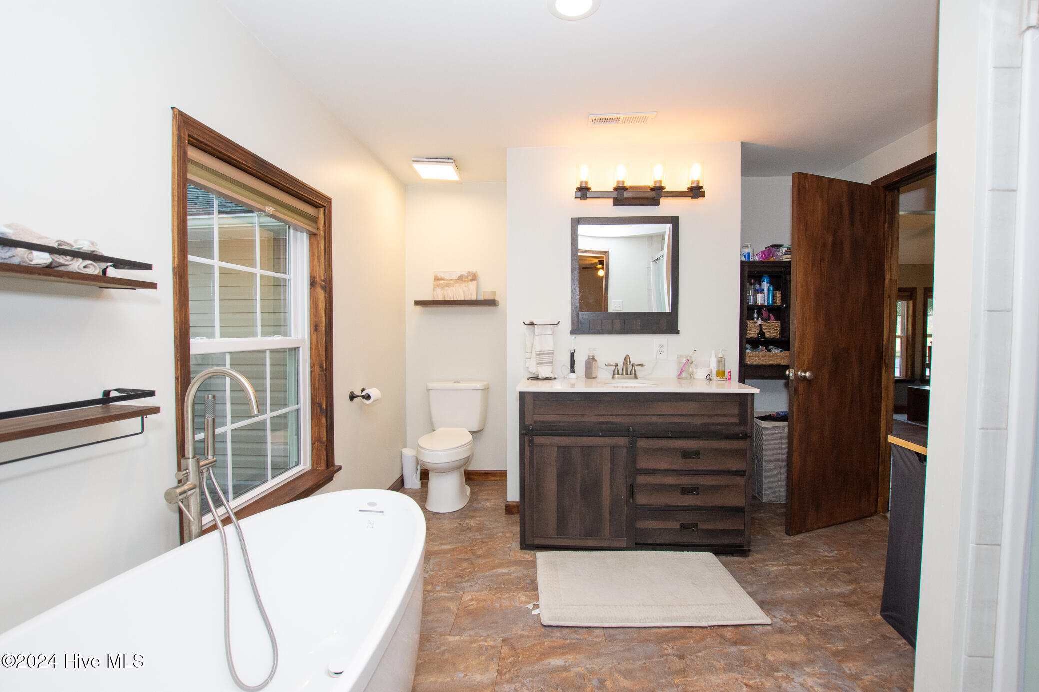166 Verona Road Jacksonville, NC 28540 - Photo 24 of 52 Primary bathroom