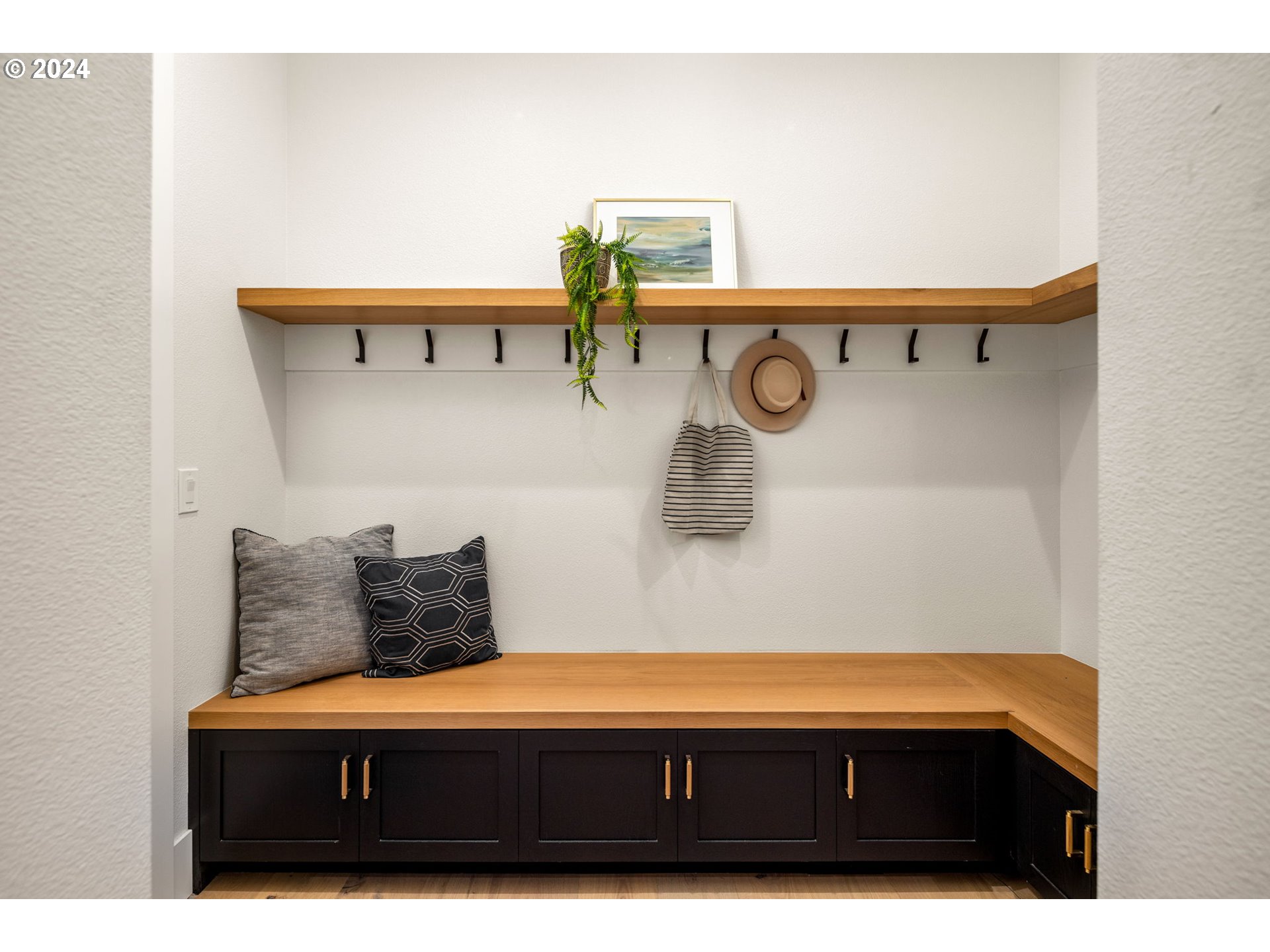1755 Mapleleaf Road Lake Oswego, OR 97034 - Photo 14 of 47 Gallery Image 14