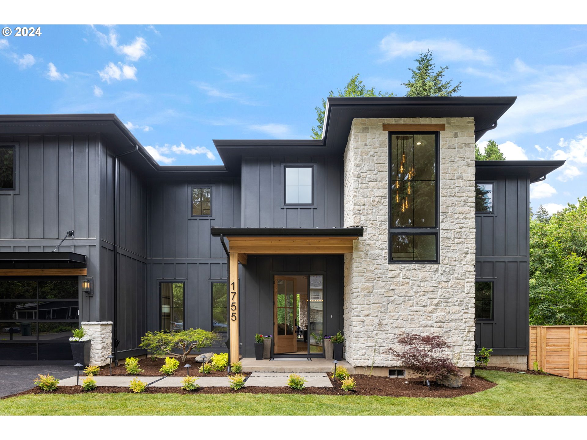 1755 Mapleleaf Road Lake Oswego, OR 97034 - Photo 3 of 47 Gallery Image 3