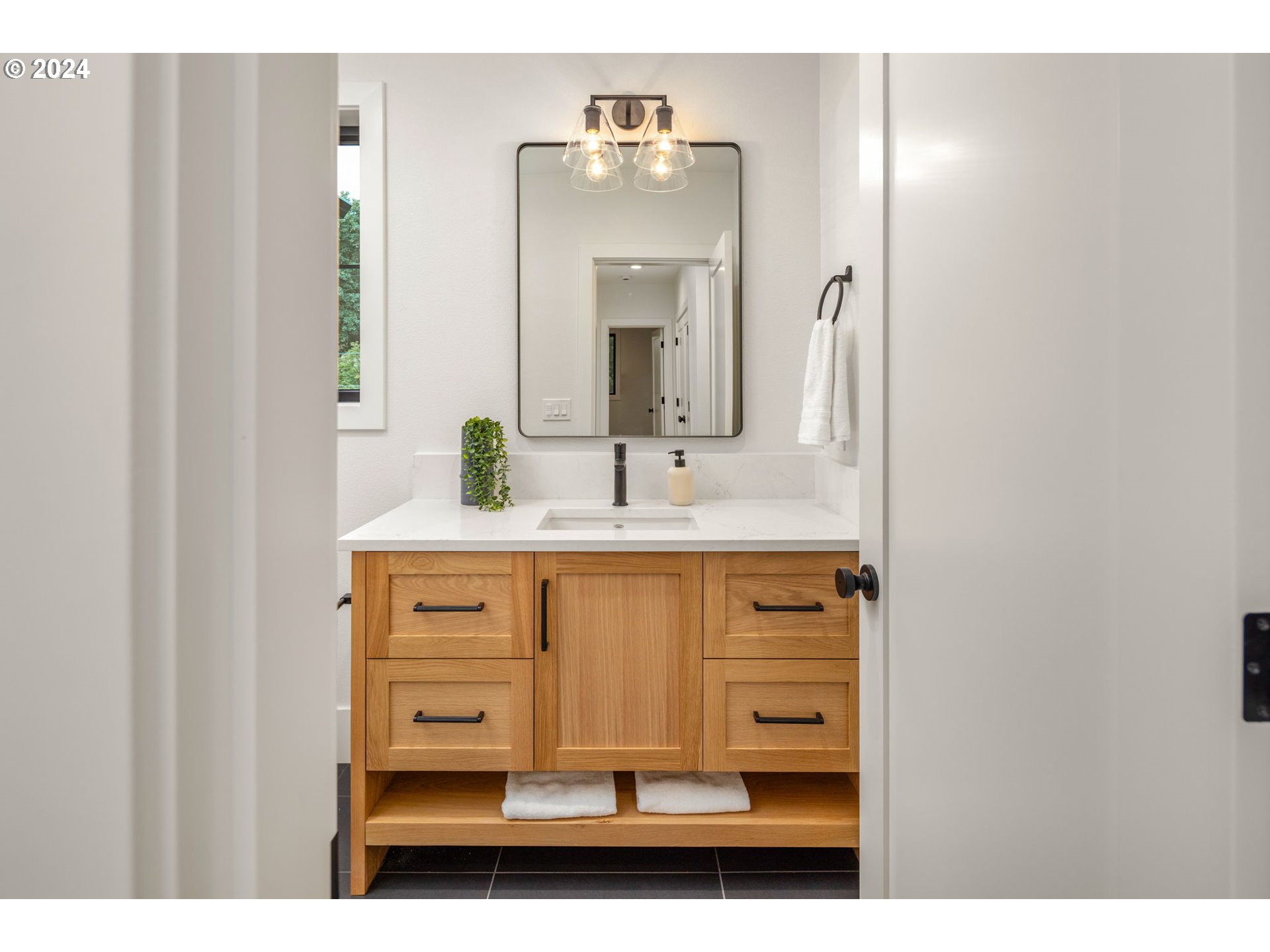 1755 Mapleleaf Road Lake Oswego, OR 97034 - Photo 31 of 47 Gallery Image 31