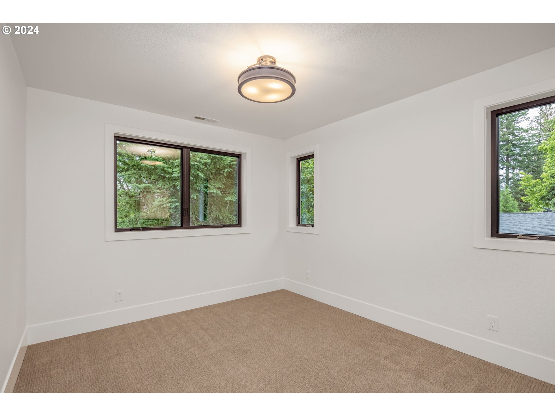 1755 Mapleleaf Road Lake Oswego, OR 97034 - Photo 33 of 47 Gallery Image 33