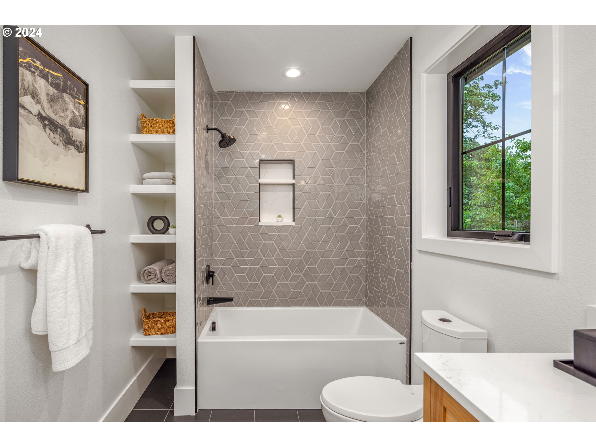 1755 Mapleleaf Road Lake Oswego, OR 97034 - Photo 35 of 47 Gallery Image 35