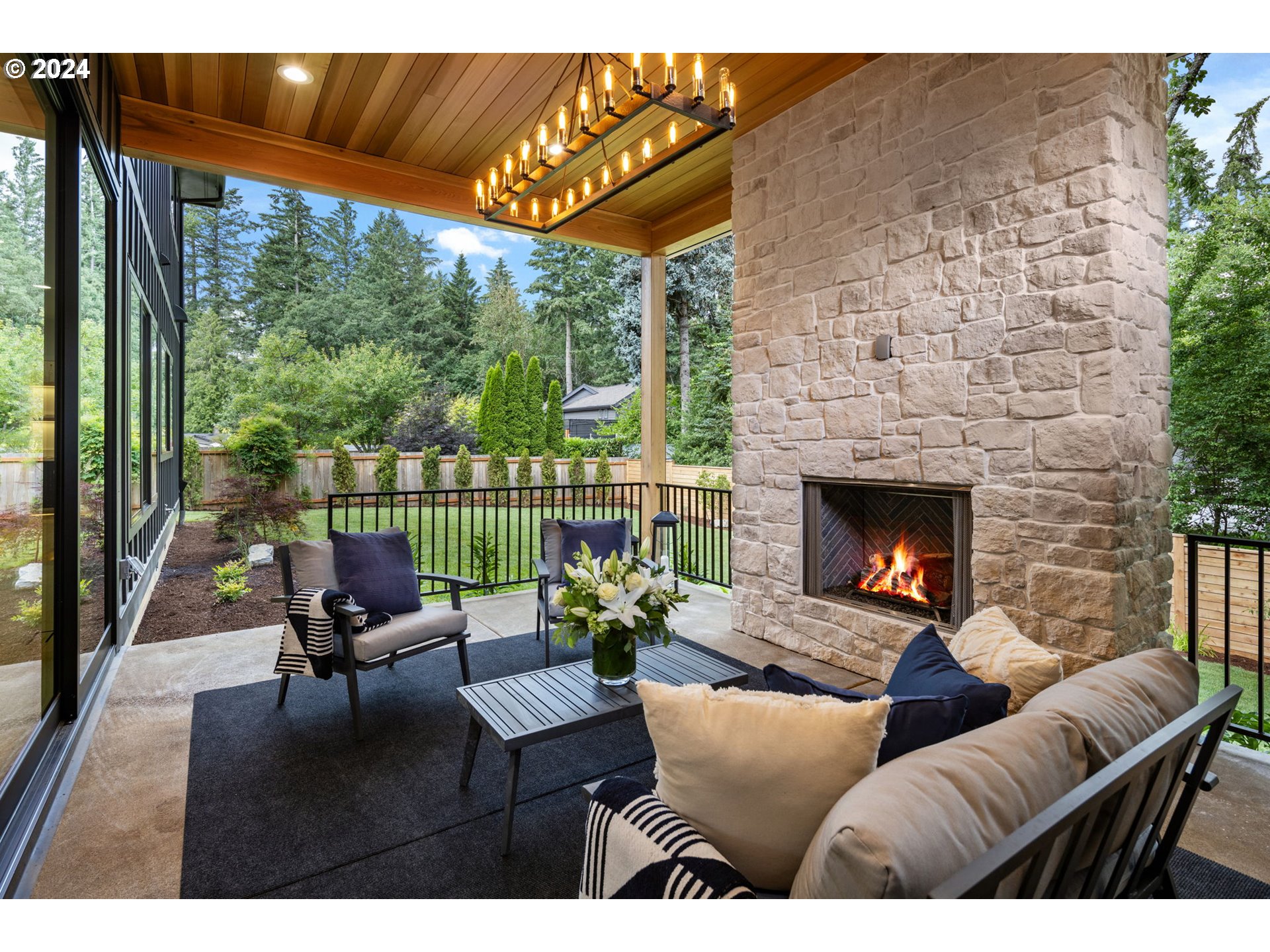 1755 Mapleleaf Road Lake Oswego, OR 97034 - Photo 37 of 47 Gallery Image 37