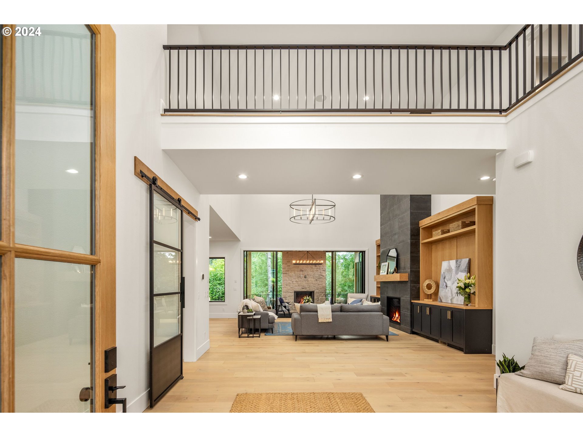 1755 Mapleleaf Road Lake Oswego, OR 97034 - Photo 4 of 47 Gallery Image 4