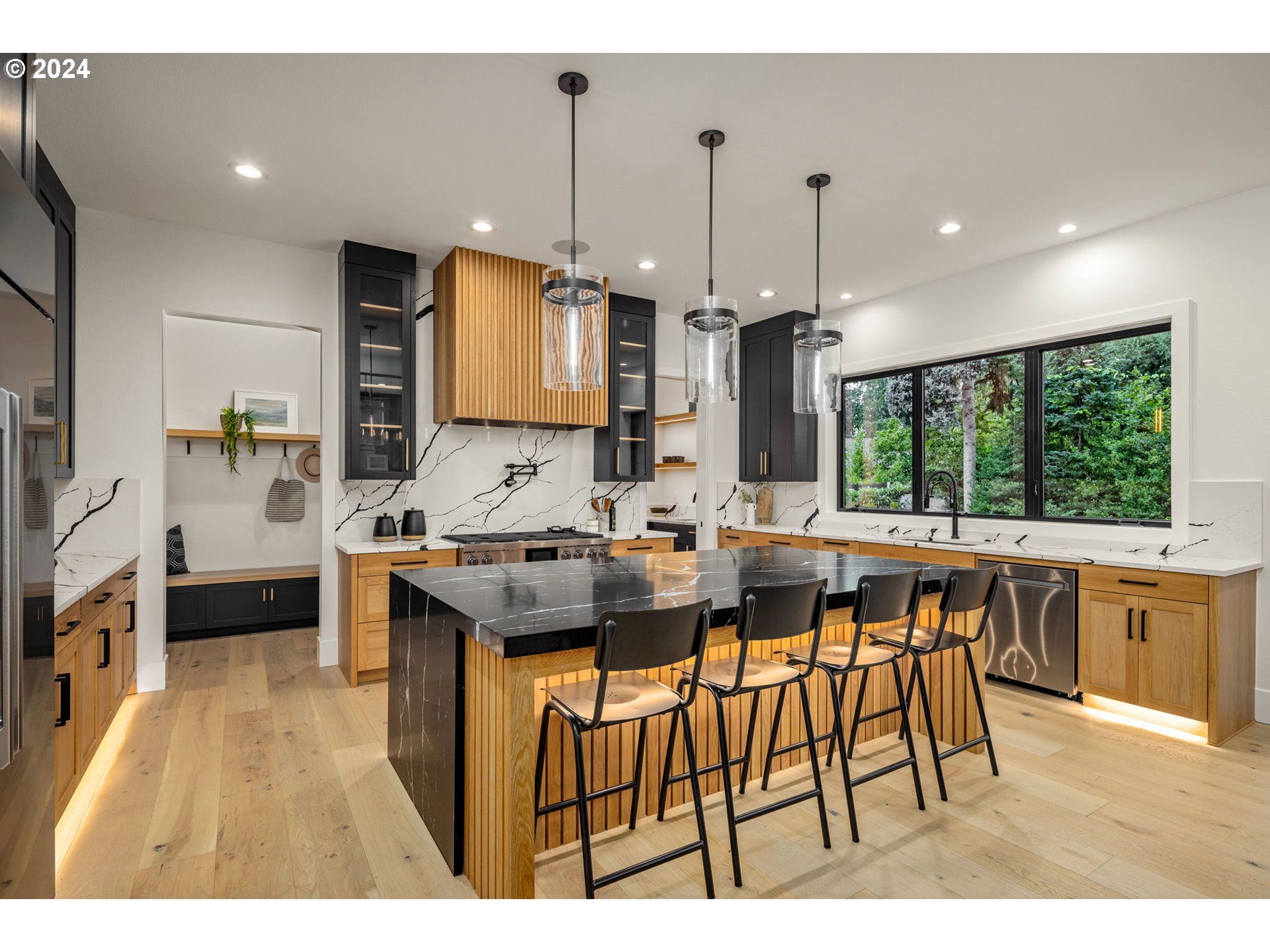 1755 Mapleleaf Road Lake Oswego, OR 97034 - Photo 10 of 47 Gallery Image 10