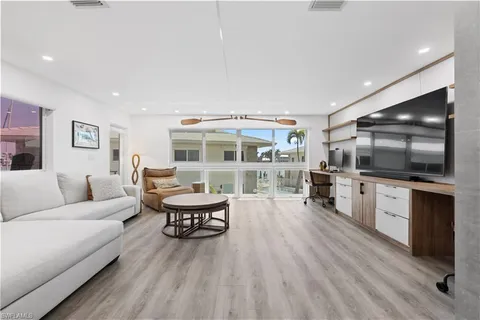 $824,950 | 2500 Gulf Shore Boulevard North, Unit N7, Naples, FL 34103