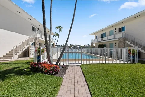 $824,950 | 2500 Gulf Shore Boulevard North, Unit N7, Naples, FL 34103