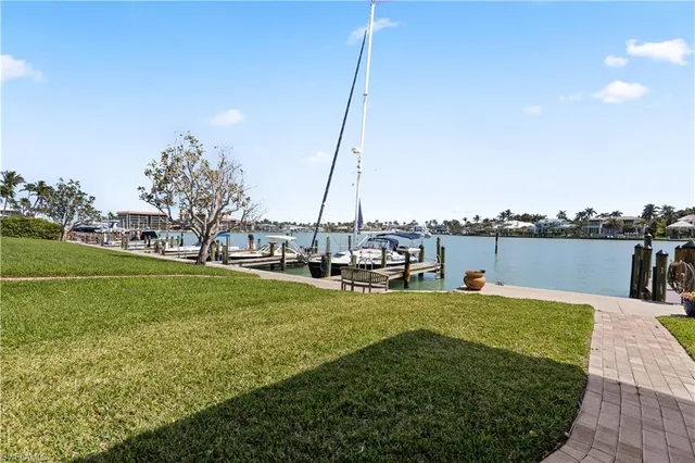 $824,950 | 2500 Gulf Shore Boulevard North, Unit N7, Naples, FL 34103