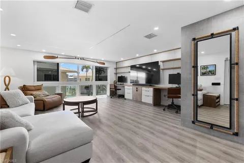 $824,950 | 2500 Gulf Shore Boulevard North, Unit N7, Naples, FL 34103