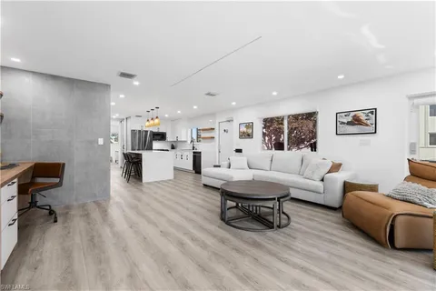 $824,950 | 2500 Gulf Shore Boulevard North, Unit N7, Naples, FL 34103