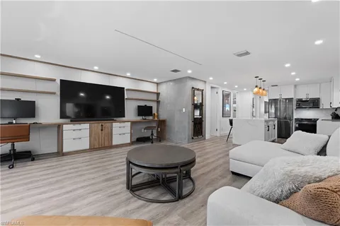 $824,950 | 2500 Gulf Shore Boulevard North, Unit N7, Naples, FL 34103