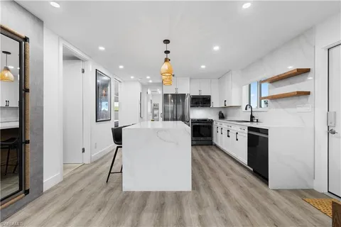 $824,950 | 2500 Gulf Shore Boulevard North, Unit N7, Naples, FL 34103