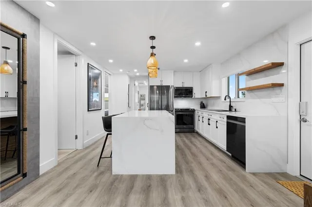 $824,950 | 2500 Gulf Shore Boulevard North, Unit N7, Naples, FL 34103