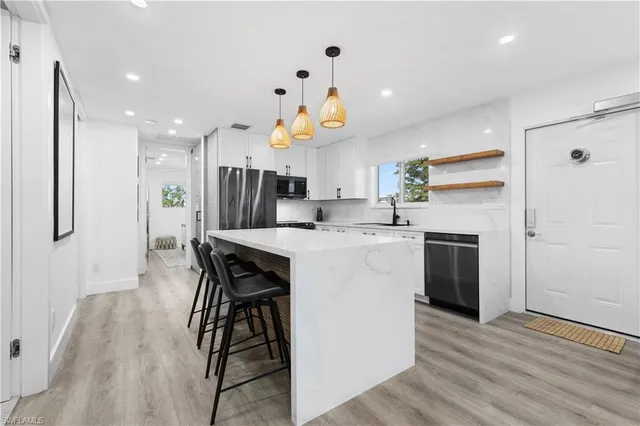 $824,950 | 2500 Gulf Shore Boulevard North, Unit N7, Naples, FL 34103