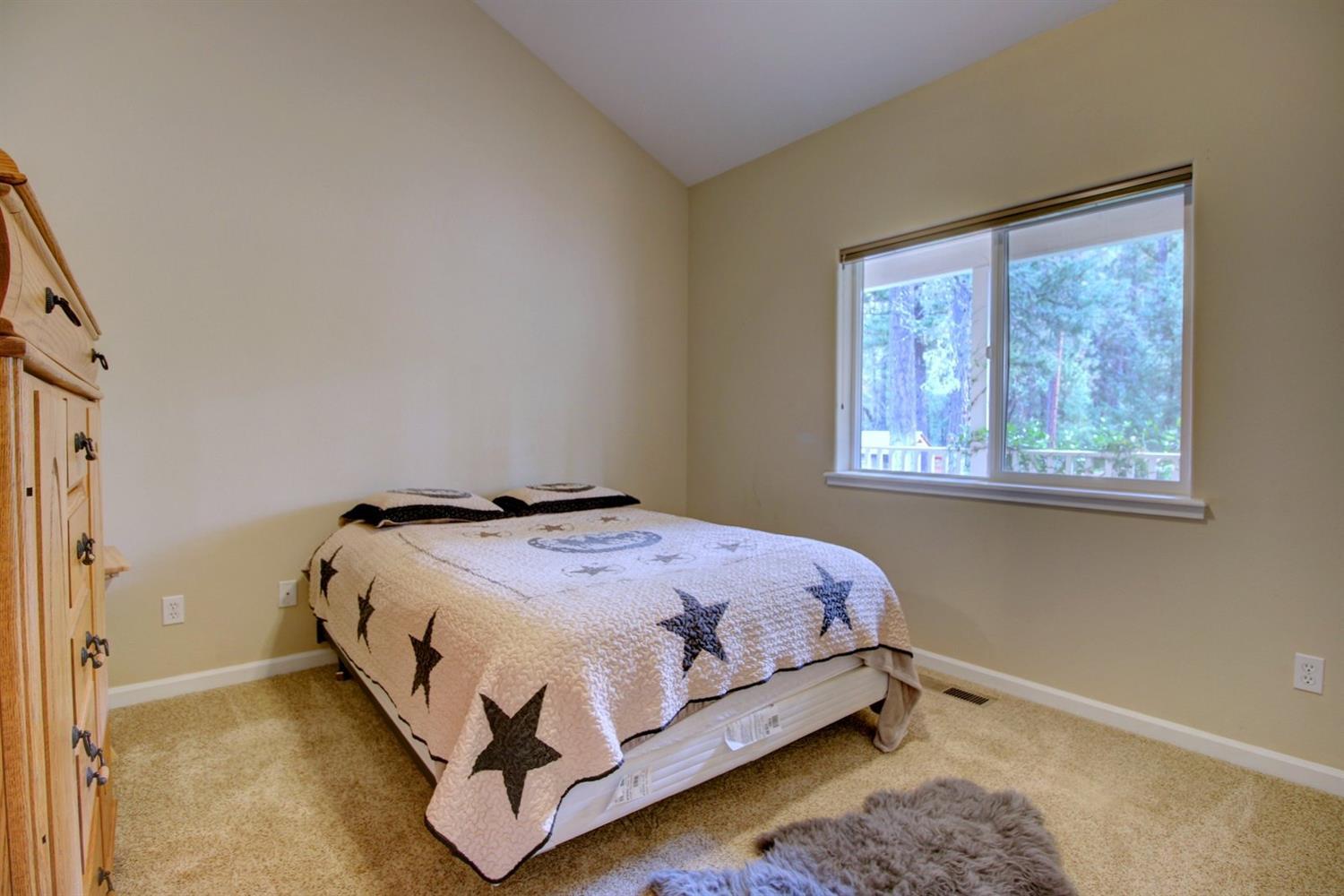 1065 Riessen Road Grants Pass, OR 97526 - Photo 18 of 32 a bedroom with a bed and window