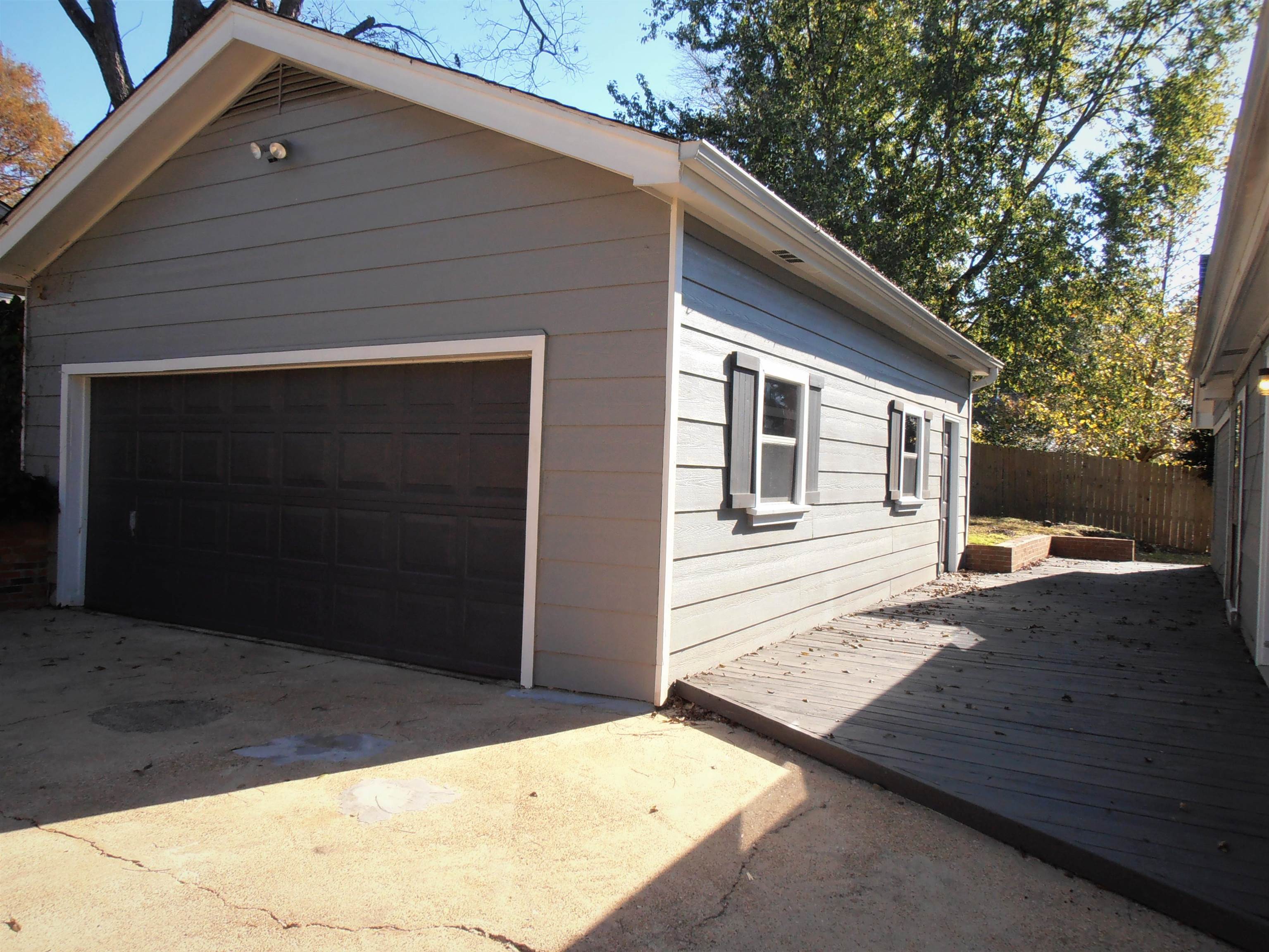 1102 Greenview Road Collierville, TN 38017 - Photo 3 of 25 a backyard of a house