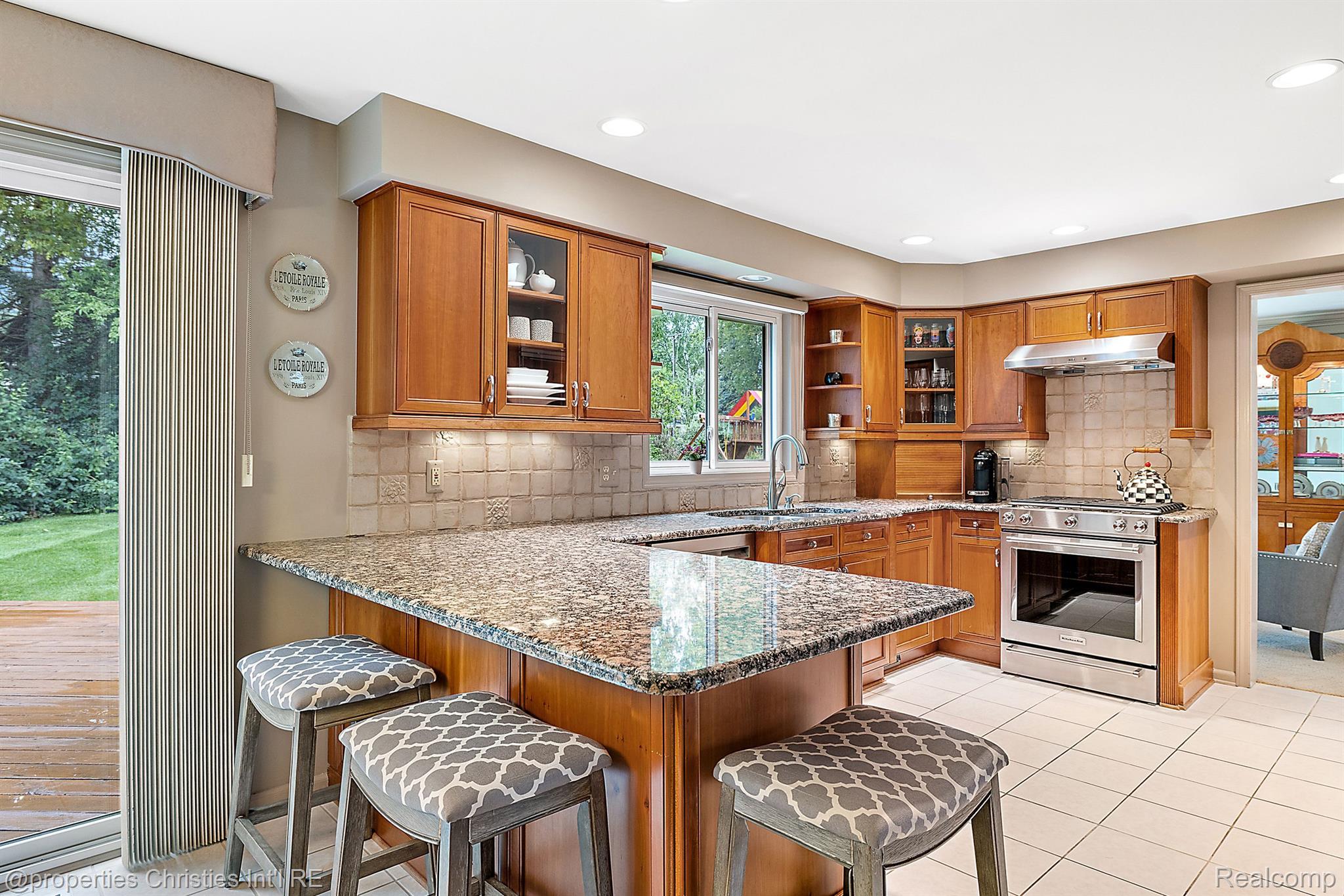428 Lake Forest Road Rochester, MI 48309 - Photo 6 of 62 Sharp Kitchen with eat-in