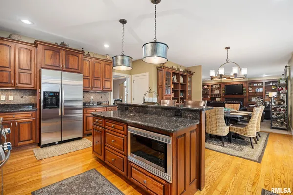 $679,500 | 6410 West Willow Oak Court, Edwards, IL 61528