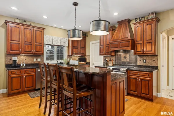 $659,500 | 6410 West Willow Oak Court, Edwards, IL 61528