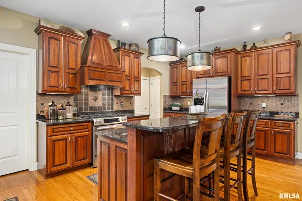 $659,500 | 6410 West Willow Oak Court, Edwards, IL 61528