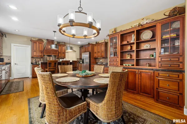 $679,500 | 6410 West Willow Oak Court, Edwards, IL 61528