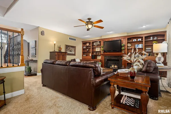 $679,500 | 6410 West Willow Oak Court, Edwards, IL 61528