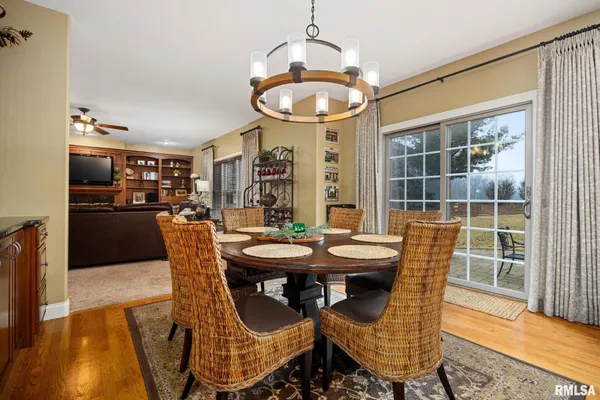 $659,500 | 6410 West Willow Oak Court, Edwards, IL 61528