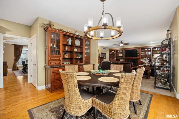 $659,500 | 6410 West Willow Oak Court, Edwards, IL 61528