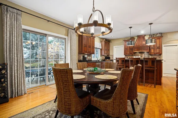 $659,500 | 6410 West Willow Oak Court, Edwards, IL 61528