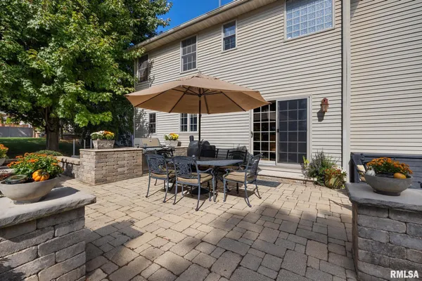 $659,500 | 6410 West Willow Oak Court, Edwards, IL 61528