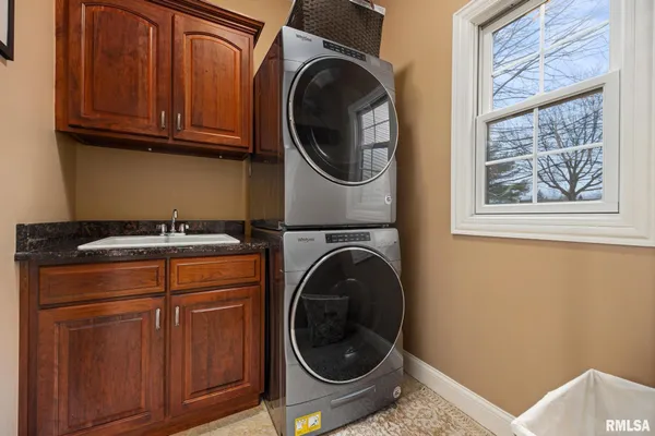 $659,500 | 6410 West Willow Oak Court, Edwards, IL 61528