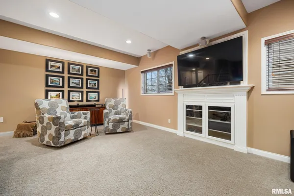 $679,500 | 6410 West Willow Oak Court, Edwards, IL 61528