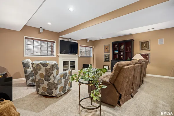 $659,500 | 6410 West Willow Oak Court, Edwards, IL 61528