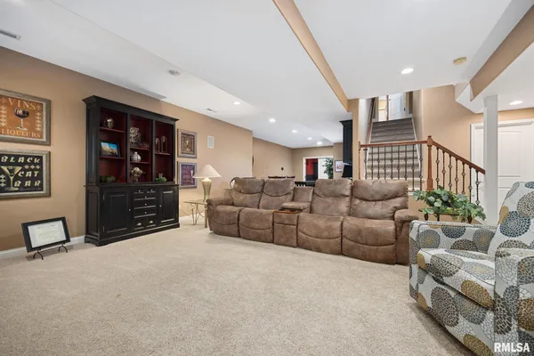 $659,500 | 6410 West Willow Oak Court, Edwards, IL 61528