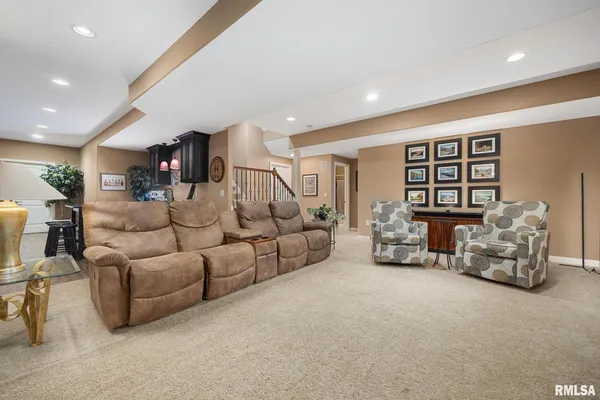 $659,500 | 6410 West Willow Oak Court, Edwards, IL 61528