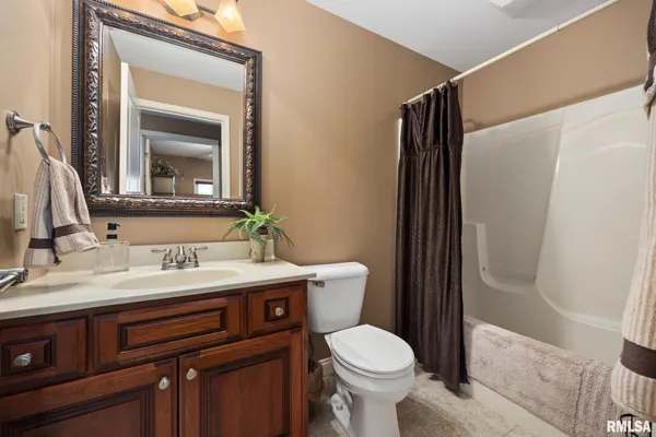 $659,500 | 6410 West Willow Oak Court, Edwards, IL 61528