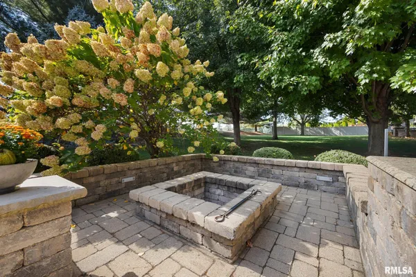 $659,500 | 6410 West Willow Oak Court, Edwards, IL 61528