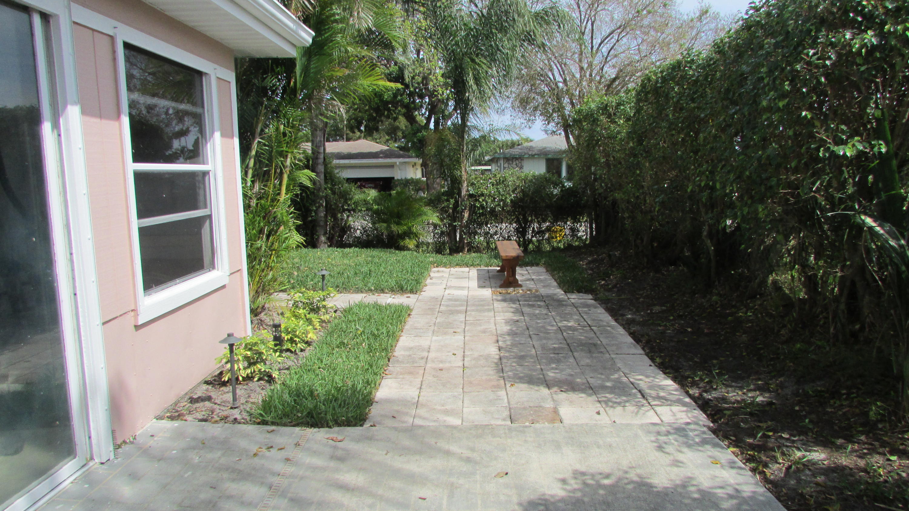 2543 Inisbrook Road Riviera Beach, FL 33407 - Photo 22 of 29 Backyard