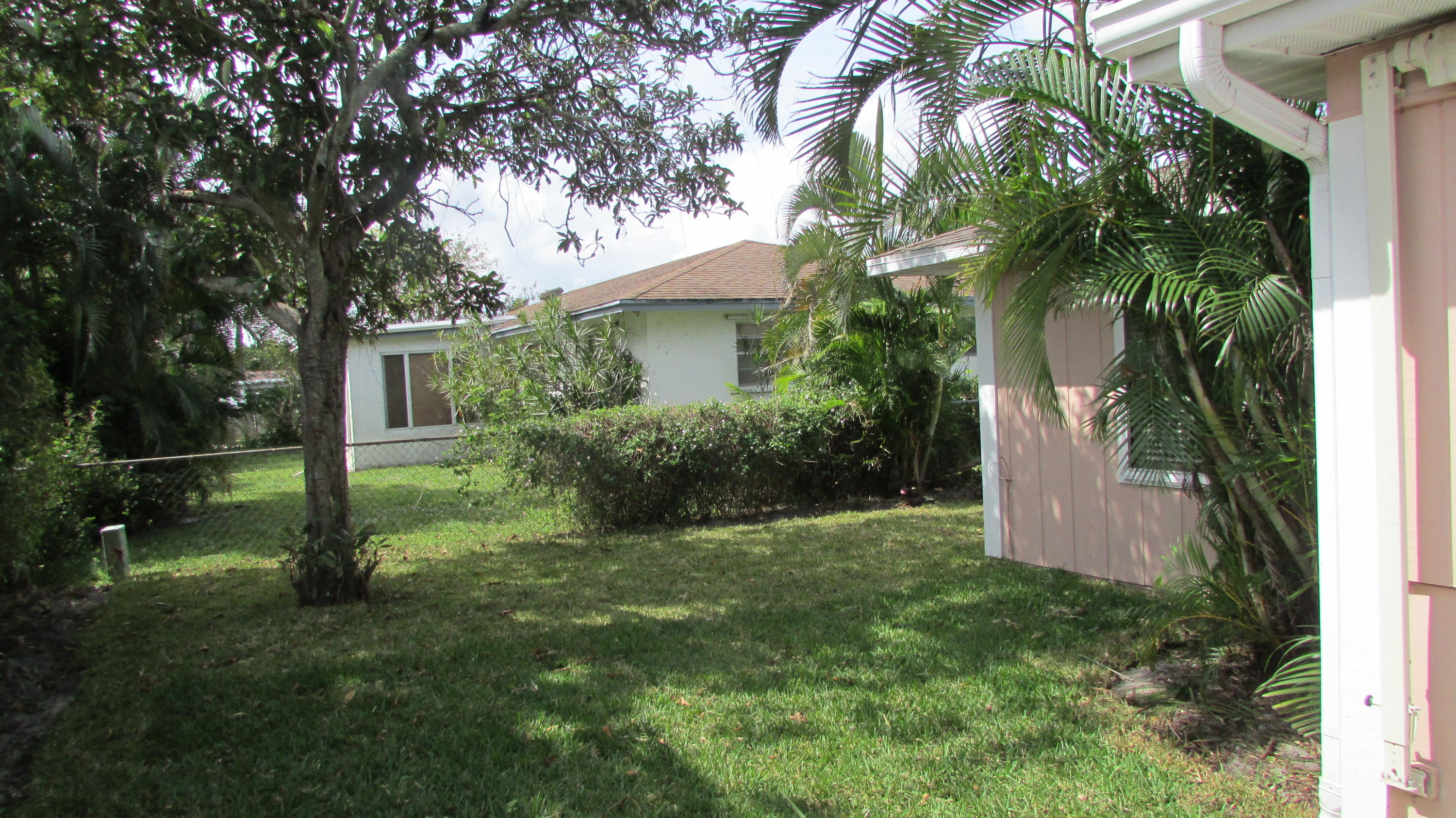 2543 Inisbrook Road Riviera Beach, FL 33407 - Photo 26 of 29 backyard