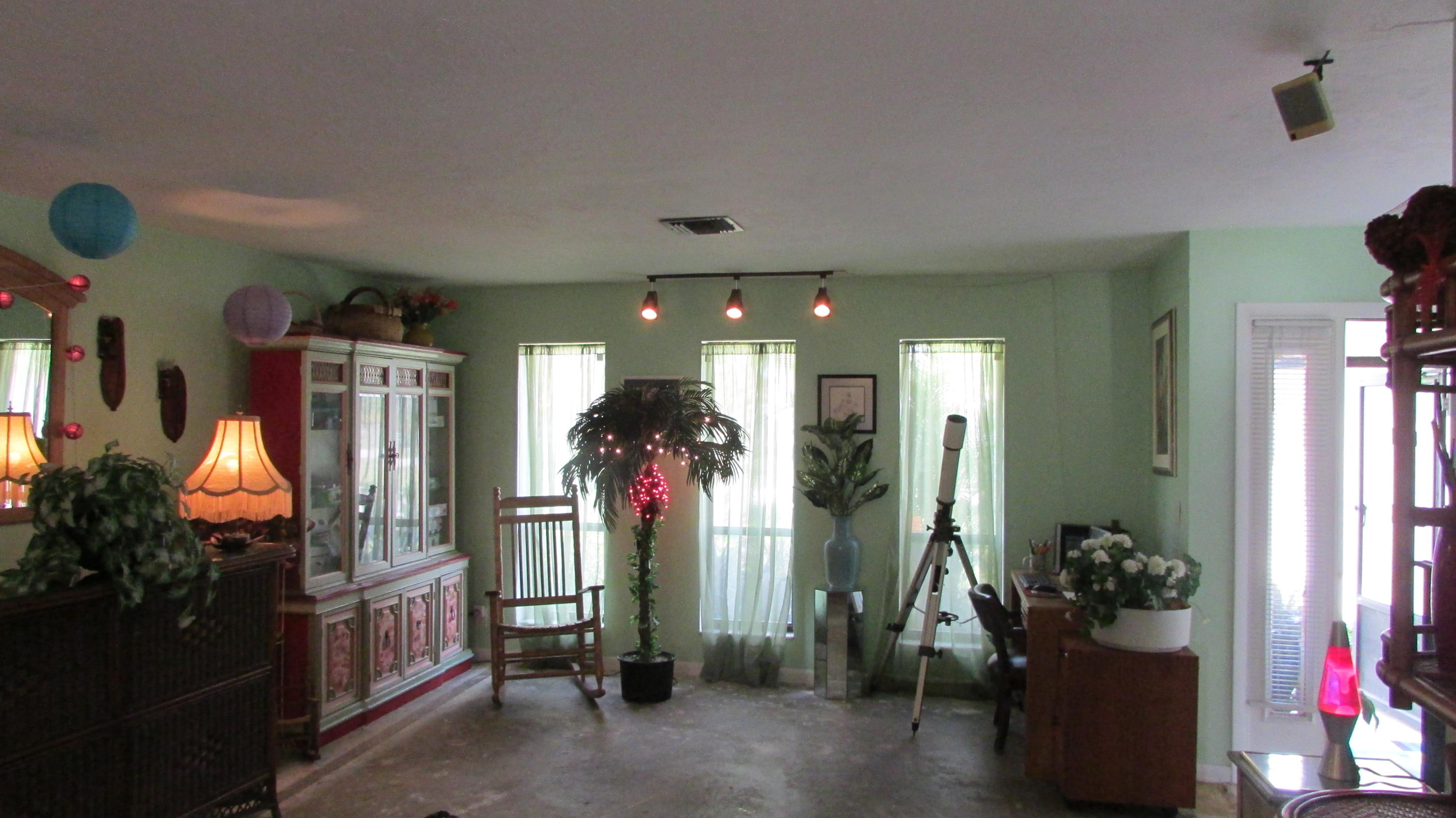 2543 Inisbrook Road Riviera Beach, FL 33407 - Photo 4 of 29 Living Room