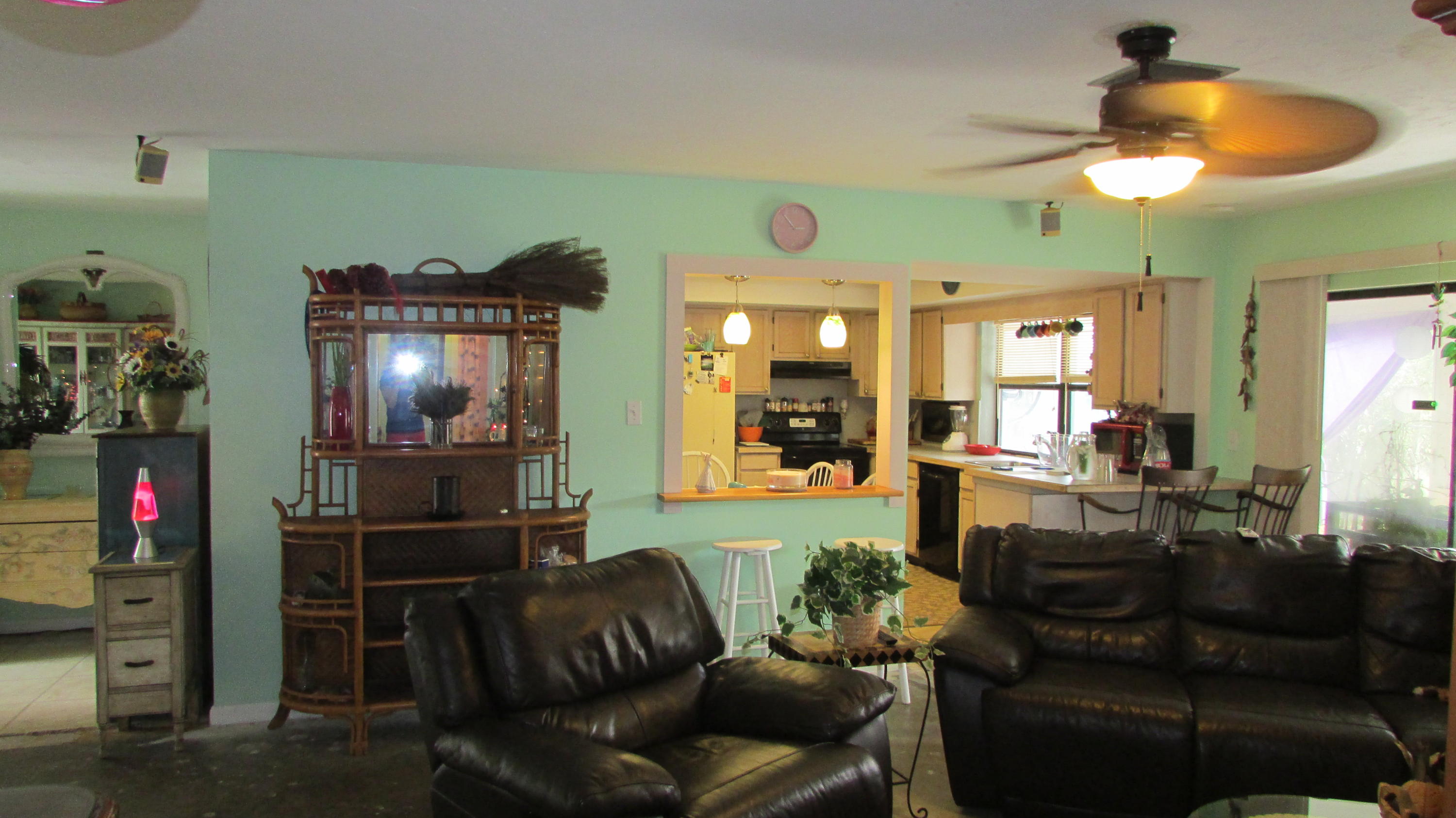 2543 Inisbrook Road Riviera Beach, FL 33407 - Photo 9 of 29 Living Room