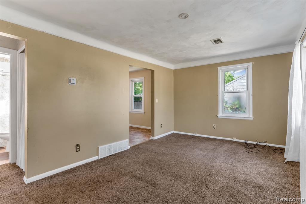 2054 Lavelle Road Flint, MI 48504 - Photo 8 of 18 Gallery Image 8