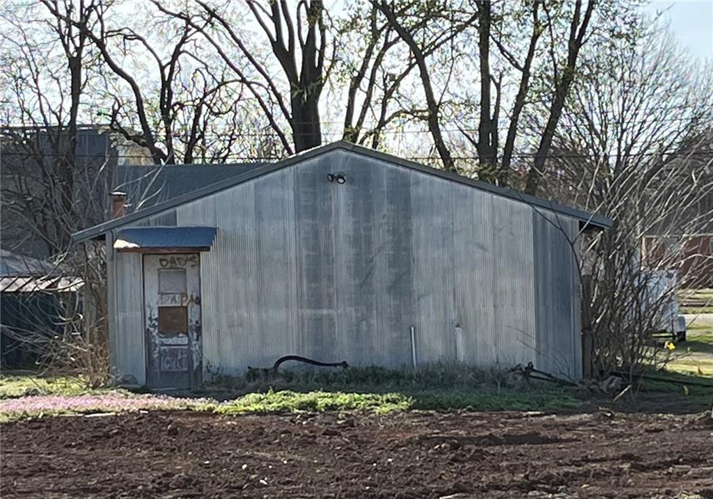 211 Merchant Street Oswego, KS 67356 - Photo 2 of 3