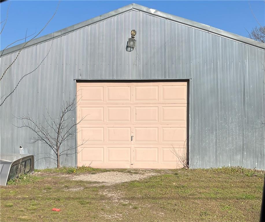 211 Merchant Street Oswego, KS 67356 - Photo 3 of 3