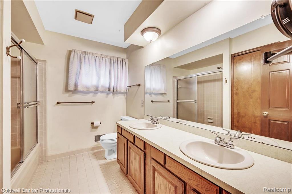 1405 McKail Road Leonard, MI 48367 - Photo 26 of 44 Gallery Image 26