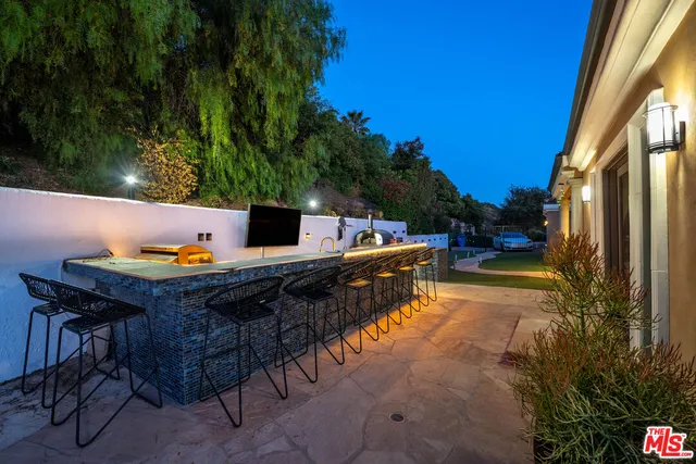 $3,190,000 | 24410 Mulholland Highway, Calabasas, CA 91302