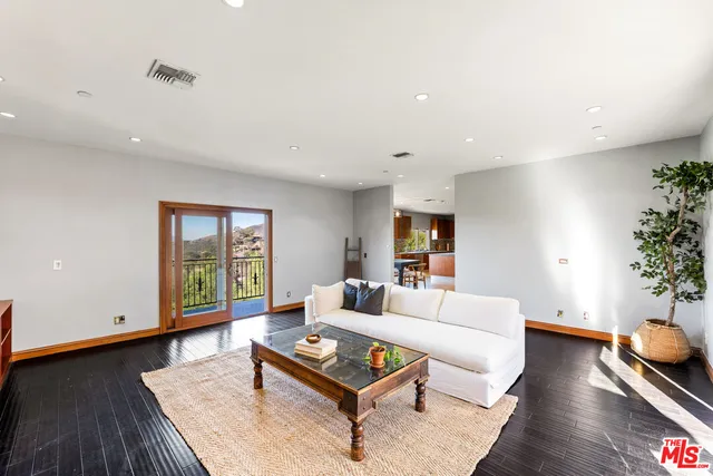 $3,190,000 | 24410 Mulholland Highway, Calabasas, CA 91302