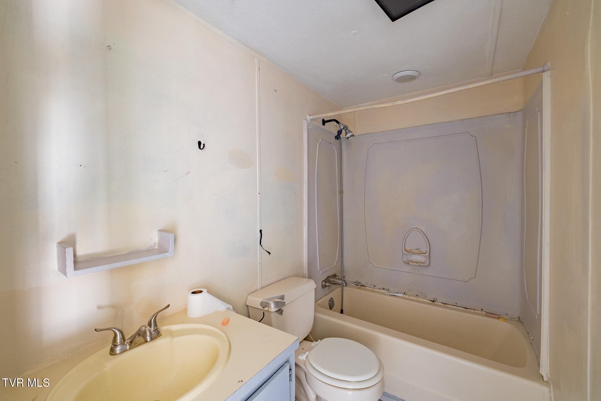 213 Fox Road Chuckey, TN 37641 - Photo 14 of 16 1R9A1839-HDR-2